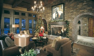 ES_Cypress-Ridge_Santa-maria_int_living-room_archway-christmas